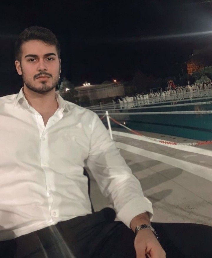 Ömer B***